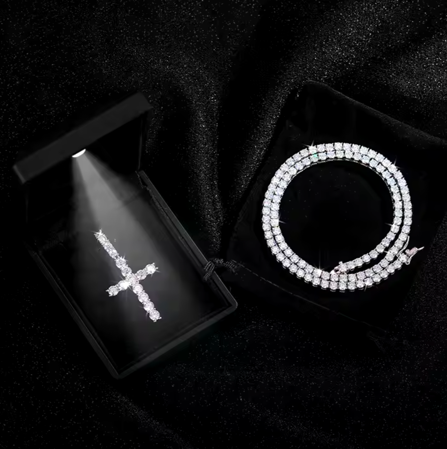 Croix Brillante Pendant