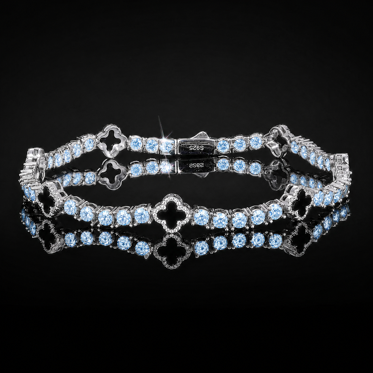 Clover Bleu Bracelet