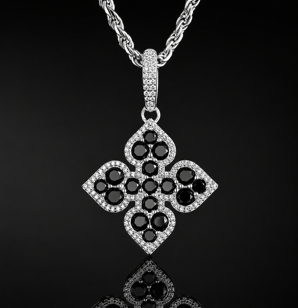 Trèfle Noir Pendant