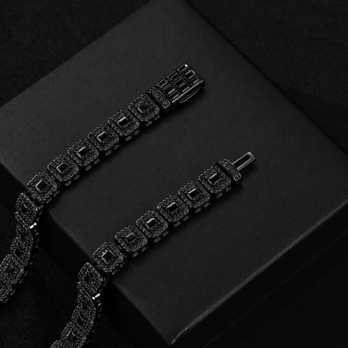 Maison Royale Noir Chain