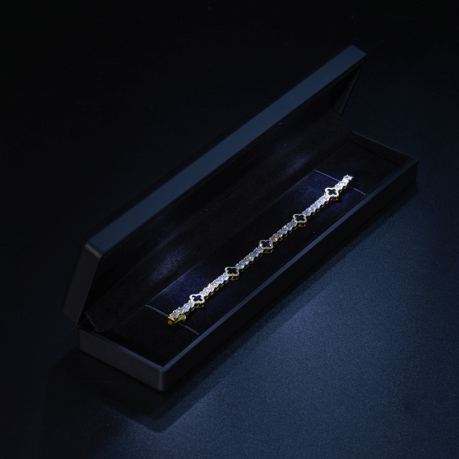 MOISSANITE BLACK CLOVER TENNIS BRACELET - WHITE GOLD 4MM - Sant Leclère
