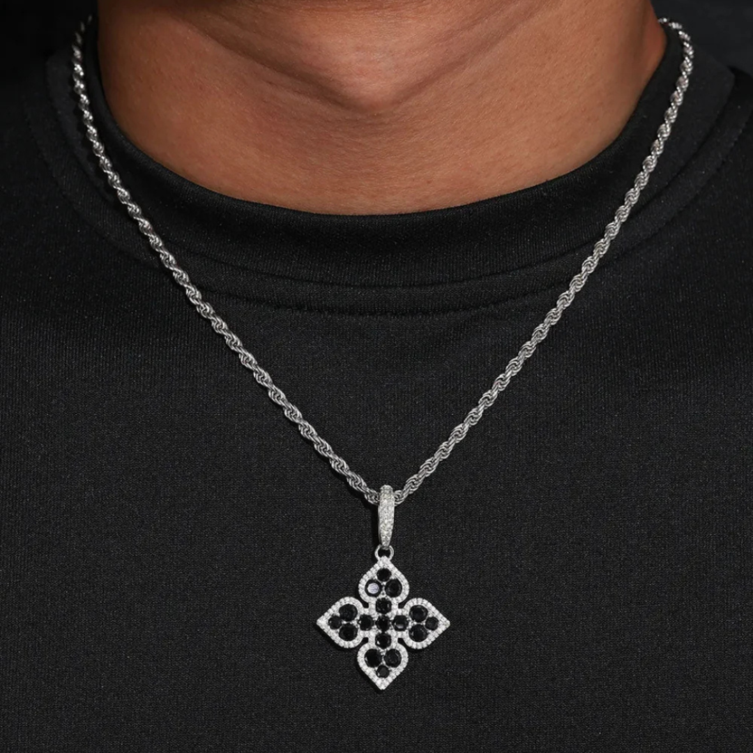 Trèfle Noir Pendant